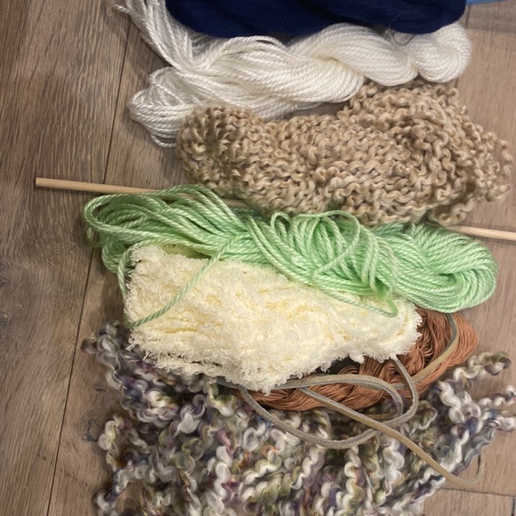 High quality Yarn kit wool, wooden dowel, leather perfect for homemade crafts! - Picture 9 of 9